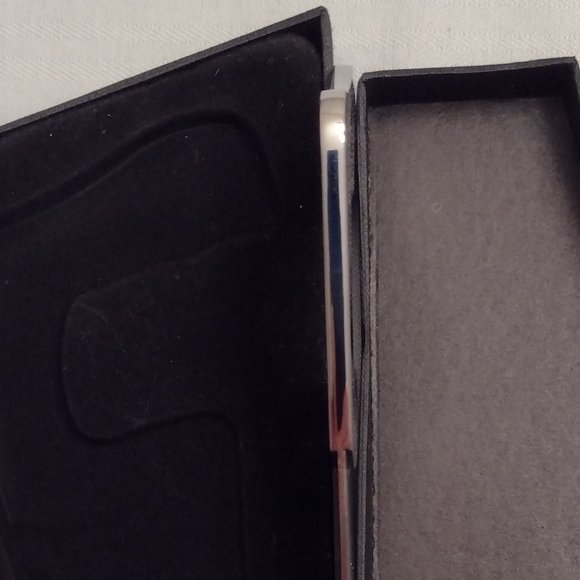 NWT Saw shaped slicer. Perfect for Groom's cake! Never used. Beautiful. - Picture 2 of 8